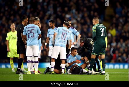 Rodrigo von Manchester City wird während des Spiels behandelt Stockfoto