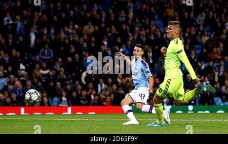 Phil Foden von Manchester City erzielt das zweite Tor seiner Mannschaft Stockfoto