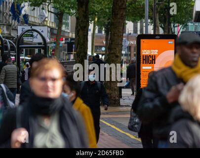 Die britische Regierung führt ein dreistufiges Warnsystem für COVID-19-lokale Sperrbeschränkungen ein. Birmingham ist in der Kategorie High Alert, Stufe zwei Stockfoto