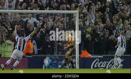 Kevin Phillips von West Bromwich Albion feiert danach Er erzielt das erste Tor Stockfoto