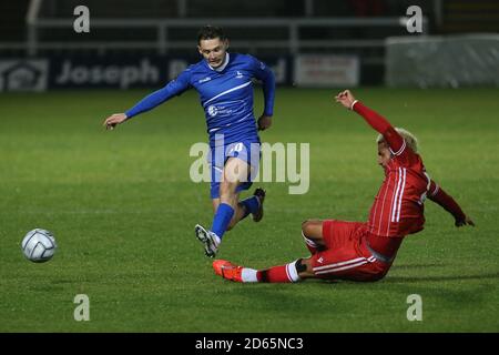 Chris Bush von Bromley im Einsatz mit Luke Molyneux von Hartlepool United während des Vanarama National League-Spiels zwischen Hartlepool United und Bromley im Victoria Park, Hartlepool am Dienstag, 13. Oktober 2020. (Quelle: Mark Fletcher, Mi News) Stockfoto