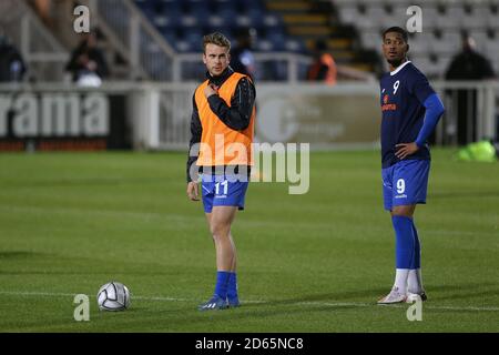 Hartlepool United's Rhys Oates und Mason Bloomfield während des Vanarama National League-Spiels zwischen Hartlepool United und Bromley im Victoria Park, Hartlepool am Dienstag, 13. Oktober 2020. (Quelle: Mark Fletcher, Mi News) Stockfoto