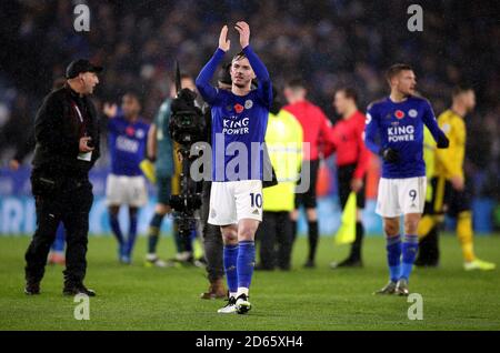 Der James Maddison von Leicester City lobt die Fans nach dem Spiel Stockfoto