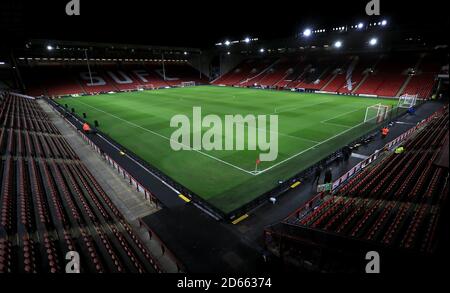 Allgemeiner Blick vom Inneren des Bramall Lane Stadions vor dem Spiel Stockfoto