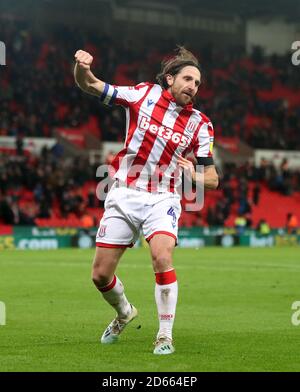 Joe allen von Stoke City feiert das dritte Tor seiner Seite Stockfoto