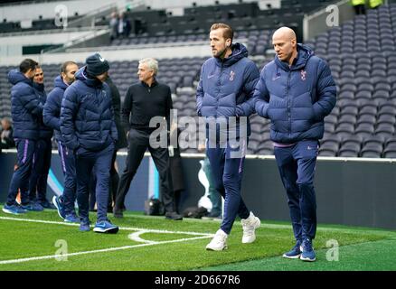 Harry Kane (Mitte) von Tottenham Hotspur vor dem Spiel Stockfoto