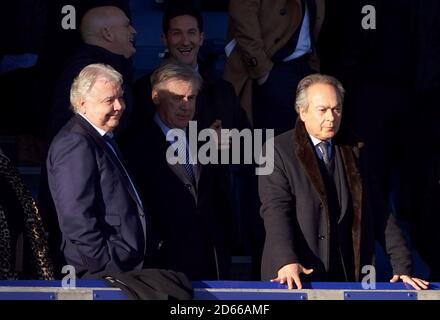 Vorsitzender des Everton Fußballclubs Bill Kenwright (links) mit Manager Carlo Ancelotti (Mitte) und Besitzer Farhad Moshiri (rechts) Stockfoto