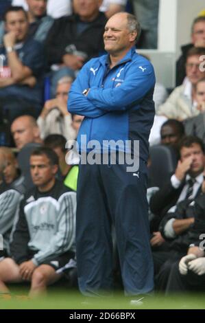 Martin Jol, Tottenham Hotspur Manager auf der Touchline. Stockfoto