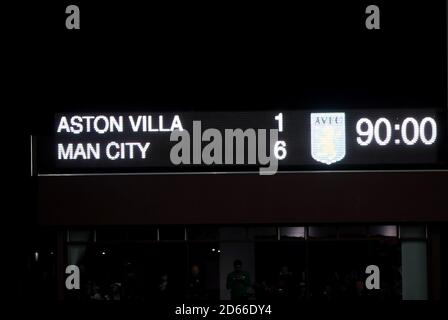 Die Anzeigetafel zeigt den 6:1-Endstand von Manchester City über Aston Villa an Stockfoto