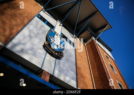 Sheffield Wednesday's Vereinscrest über dem Hauptempfang vor dem Sky Bet Championship Match in Hillsborough Stockfoto