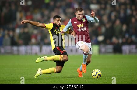 Watfords Adrian Mariappa (links) fordert den Indiana Vassilev von Aston Villa heraus Stockfoto