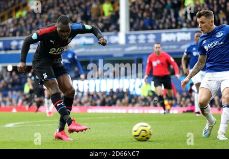 Christian Benteke von Crystal Palace erzielt das erste Tor seiner Seite Stockfoto