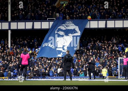 Everton-Fans halten ein Dixie Dean-Banner auf den Tribünen Stockfoto