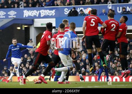 Evertons Gylfi Sigurdsson (links) tritt im Freilos Stockfoto