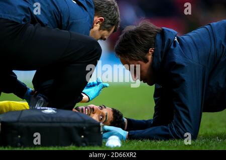 Kyle Naughton von Swansea City wird während des Sky Bet Championship Matches im Ewood Park behandelt Stockfoto