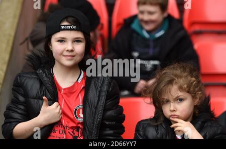 Cartlon Athletic Fans auf der Tribüne Stockfoto