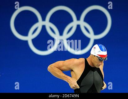 Der britische Mark Foster bereitet sich darauf vor, am 6. Tag der Olympischen Spiele 2008 in Peking in der 13. Hitze der Männer 50 m Freestyle 2 im National Aquatics Centre zu starten. Stockfoto