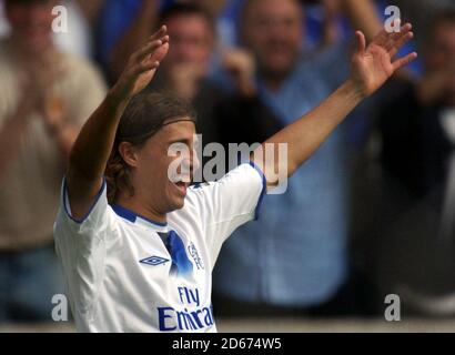 Chelsea's Hernan Crespo feiert sein erstes Tor Stockfoto