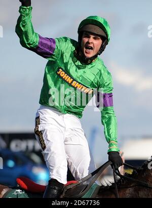 Liam Treadwell gewinnt The John Smith's Grand National Steeple Chase Stockfoto