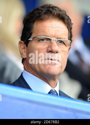 England Manager Fabio Capello in den Tribünen vor dem Start. Stockfoto