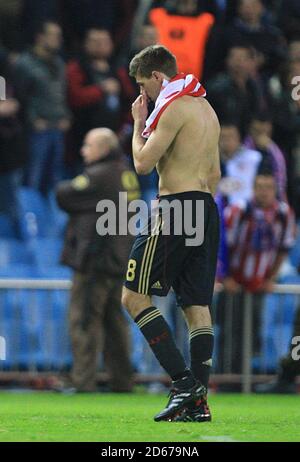 Liverpools Steven Gerrard geht nach dem letzten Pfiff dejected los Stockfoto