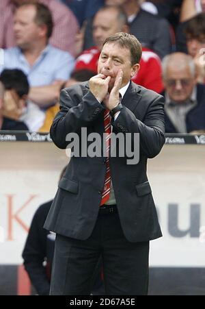 Nottingham Forest Manager Billy Davies pfeift aus der Touchline. Stockfoto