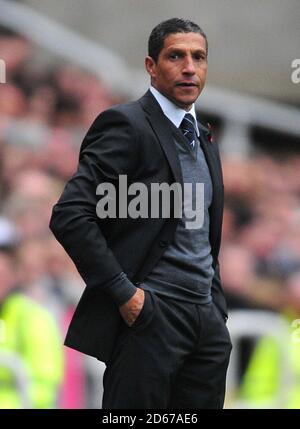 Newcastle United Manager Chris Hughton auf der Touchline Stockfoto