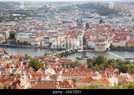 Blick auf Prag von den Petřín-Gärten, Tschechische Republik Stockfoto