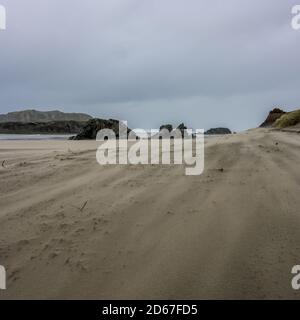 Sand peitscht den Strand in Wind Storm entlang der Pazifikküste Stockfoto