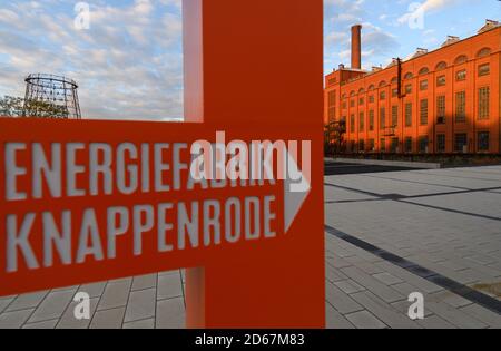 Knappenrode, Deutschland. Oktober 2020. Blick auf das Industriemuseum Energiefabrik Knappenrode, die ehemalige Brikettfabrik, heute einer der vier Standorte des Sächsischen Industriemuseums. Nach einer dreijährigen Umbauphase eröffnet die Energiefabrik am 16. Oktober 2020 mit einer neuen Dauerausstellung und einem neu gestalteten Außengelände. Quelle: Robert Michael/dpa-Zentralbild/dpa/Alamy Live News Stockfoto