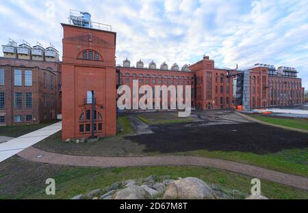 Knappenrode, Deutschland. Oktober 2020. Blick auf das Industriemuseum Energiefabrik Knappenrode, die ehemalige Brikettfabrik, heute einer der vier Standorte des Sächsischen Industriemuseums. Nach einer dreijährigen Umbauphase eröffnet die Energiefabrik am 16. Oktober 2020 mit einer neuen Dauerausstellung und einem neu gestalteten Außengelände. Quelle: Robert Michael/dpa-Zentralbild/dpa/Alamy Live News Stockfoto