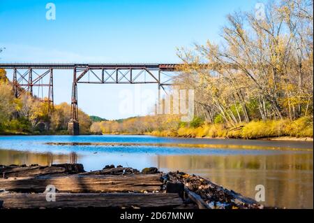 Verlassene Steinbruch Betrieb entlang des Kettle River in Minnesota Stockfoto