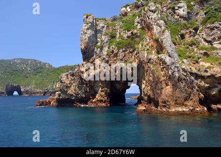 Torbogen Island, Tawhiti Rahi, Poor Knights Islands Natur Reservat, Bay of Islands, Nordinsel, Neuseeland Stockfoto