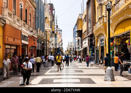 Hauptstraße in der Nähe der Plaza Mayor (Plaza de Armas), Plaza de Armas de Lima), Lima, Peru, Südamerika Stockfoto