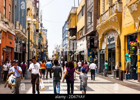 Hauptstraße in der Nähe der Plaza Mayor (Plaza de Armas), Plaza de Armas de Lima), Lima, Peru, Südamerika Stockfoto