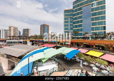 Larcomar Einkaufszentrum, und atrantischen Ozean, Miraflores, Lima, Peru, Südamerika Stockfoto