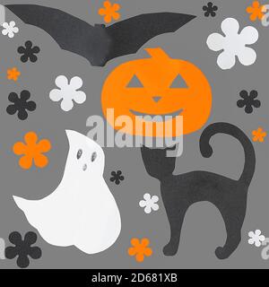 Helles Muster oder Halloween nahtlose Hintergrund. Stilvoller Halloween Hintergrund mit Kürbis, Geist, Katze und Blumen im minimalistischen Stil. Stockfoto