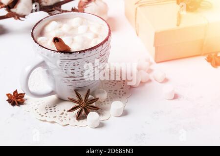 Heiße Schokolade mit Marshmallows Stockfoto