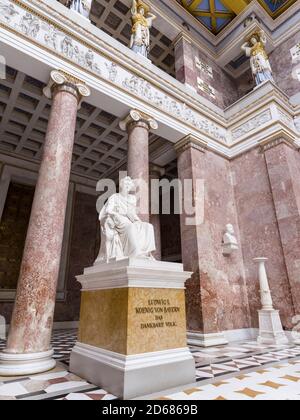 Walhalla oder Walhalla Tempel bei Donaustauf in Bayern. Büste von Ludwig dem Ersten. Es ist ein Denkmal, das an angesehene Personen der deutschen Sprache erinnert Stockfoto