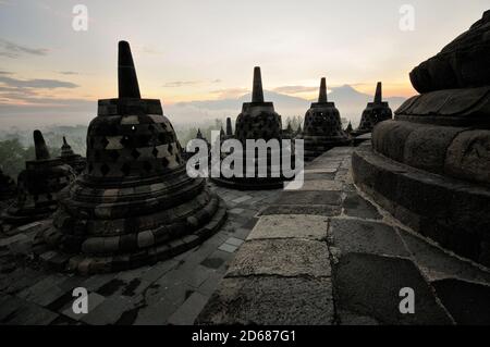 Borobudur Stupas am frühen Morgen, Java Island, Indonesien Stockfoto