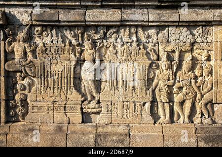 Bas-Reliefs im buddhistischen Tempel Borobudur, Java Island, Indonesien Stockfoto