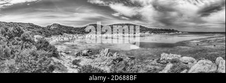 Panoramablick auf die berühmte Spiaggia del Principe, einem der schönsten Strände der Costa Smeralda, Sardinien, Italien Stockfoto