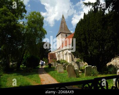 Kirche der Heiligen Dreifaltigkeit, Bosham, West Sussex. Sie stammt aus sächsischer Zeit und ist eine der ältesten Kirchen Englands. Stockfoto