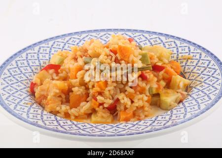 Reis mit Paprika Karotten und Gemüse als veganes Essen Stockfoto