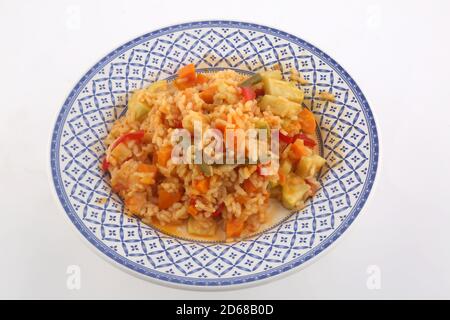 Reis mit Paprika Karotten und Gemüse als veganes Essen Stockfoto