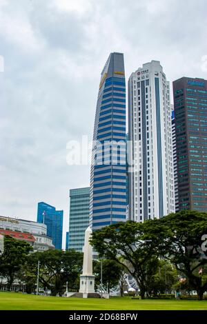 Der Dalhousie Obelisk ist ein Obelisk im Stadtbezirk von Singapur, ein wichtiges architektonisches Element in Empress Place. Stockfoto
