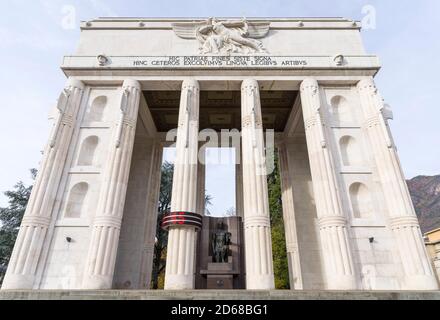 Das Siegesdenkmal, Monumento alla Vittoria, erbaut während der faschistischen Diktatur im neuen Stadtteil Bozen, Bozen, Hauptstadt der Autonomen Republik Stockfoto