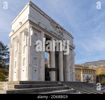 Das Siegesdenkmal, Monumento alla Vittoria, erbaut während der faschistischen Diktatur im neuen Stadtteil Bozen, Bozen, Hauptstadt der Autonomen Republik Stockfoto