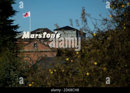 Marston's Brewery in Burton Upon Trent, Staffordshire. Mehr als 2,000 Arbeitsplätze werden in der Kneipenkette abgebaut, da Ausgangssperren und neue Beschränkungen des Coronavirus den Handel behindert haben. Stockfoto