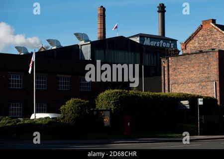 Marston's Brewery in Burton Upon Trent, Staffordshire. Mehr als 2,000 Arbeitsplätze werden in der Kneipenkette abgebaut, da Ausgangssperren und neue Beschränkungen des Coronavirus den Handel behindert haben. Stockfoto